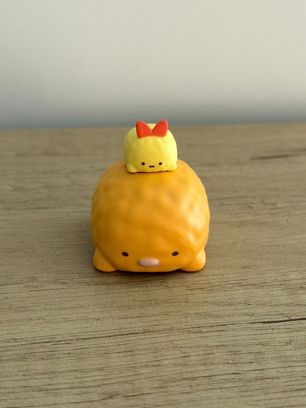 San-X Sumikkogurashi Stackable Figurine - Tonkatsu and Ebifurai no Shippo